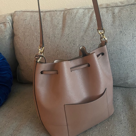 Mauve Michael Kors bucket bag - Picture 2 of 3